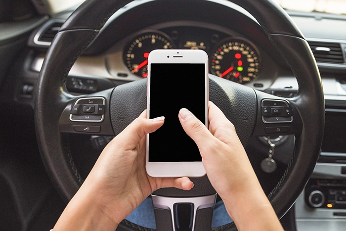 Pasos para conectar el móvil al coche