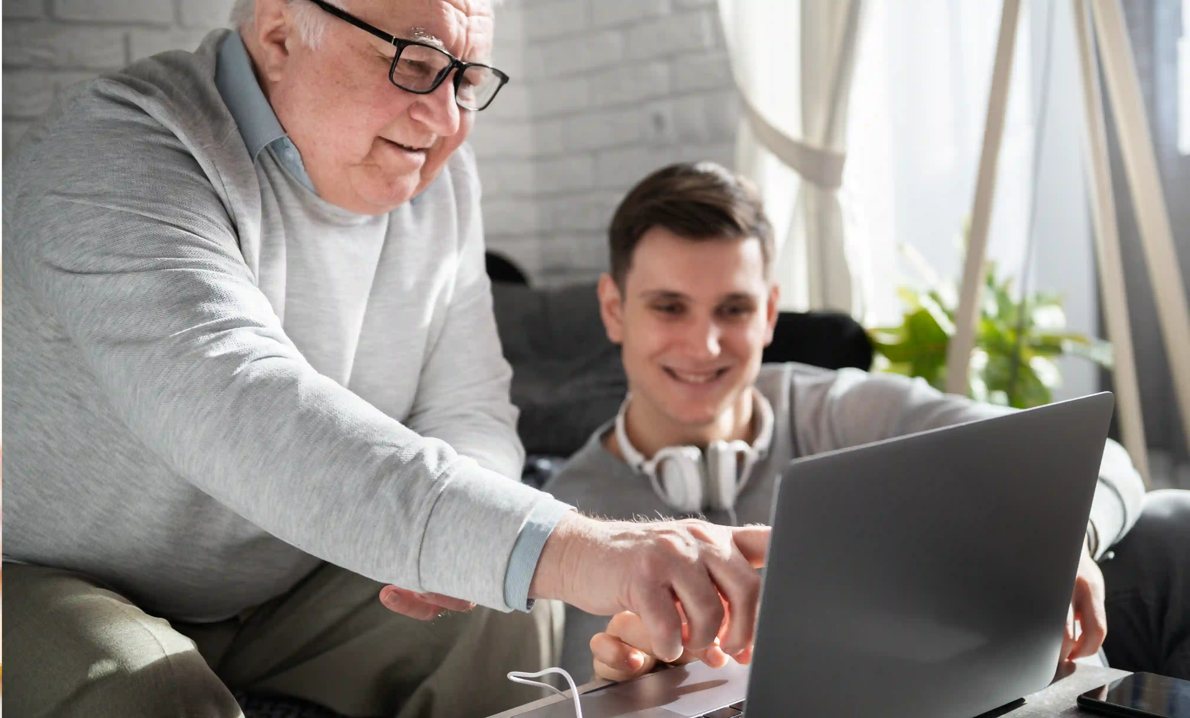 Internet para mayores: cómo ayudar a tus padres o abuelos a conectarse